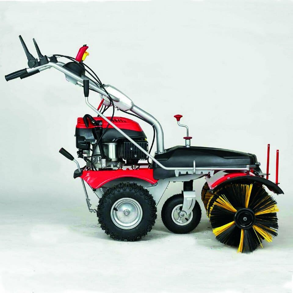 Sopmaskin med justerbar borsthastighet och växlar